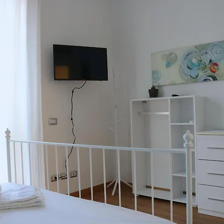 Lovely Navigli Studio With Balcony - Via Carlo Torre-2